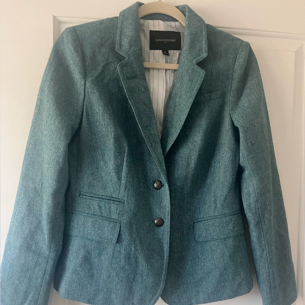 Like new Banana Republic school boy herringbone blazer!